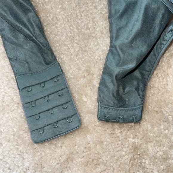 Victoria's Secret Body Lined Perfect Coverage Lace Bra Bundle in Green & Purple - Picture 9 of 9